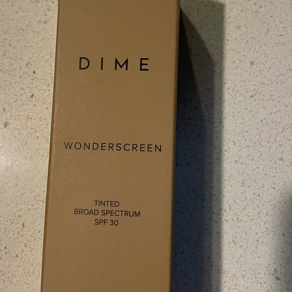 Dime wonderscreen tinted sunscreen - Picture 4 of 6